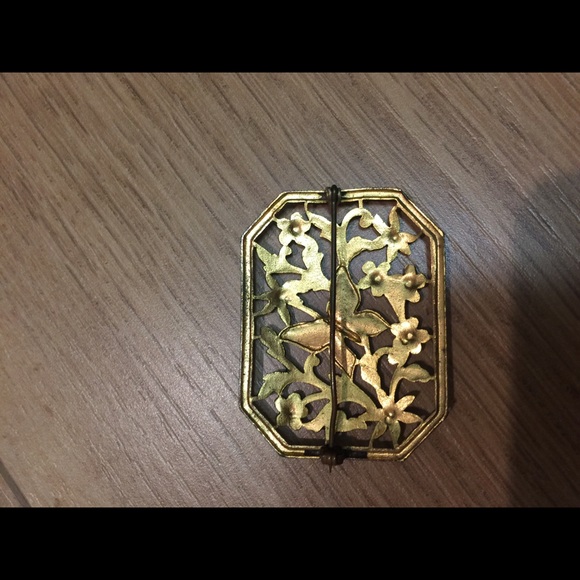 Butterfly and flower scene pin / brooch - Picture 3 of 4